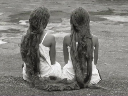 Tunga, Xifópagas Capilares entre Nós (2007). Frame do filme de Evandro Salles